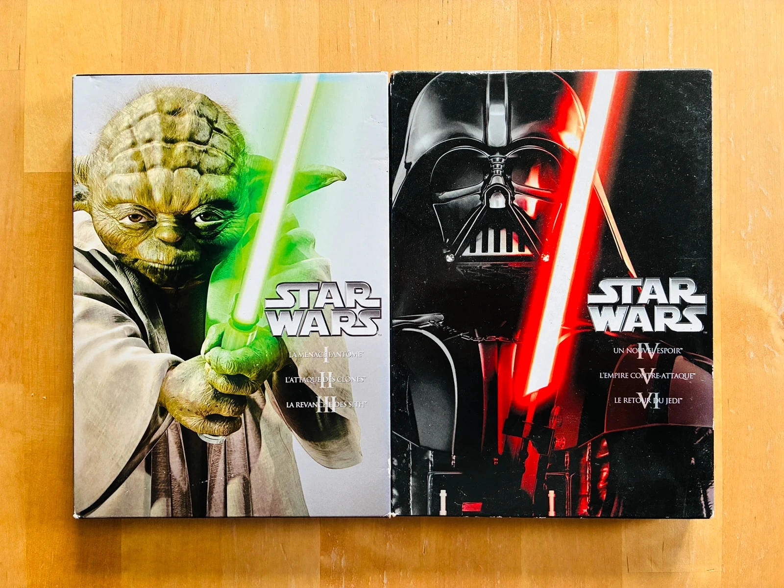 Lot 2 coffrets DVD intégrale Star Wars de George Lucas.